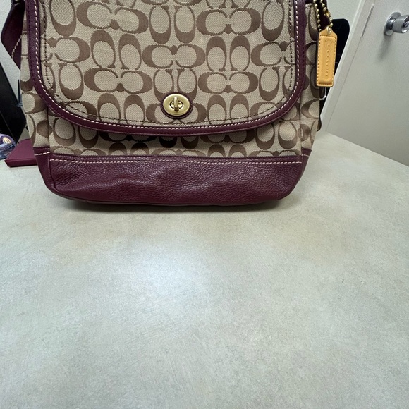 Brand new coach bag, never used. - Picture 5 of 5